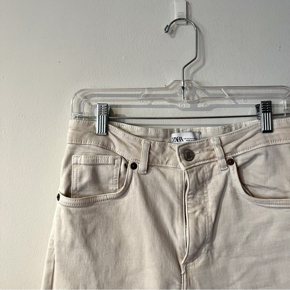 Distressed Jeans - Picture 2 of 6